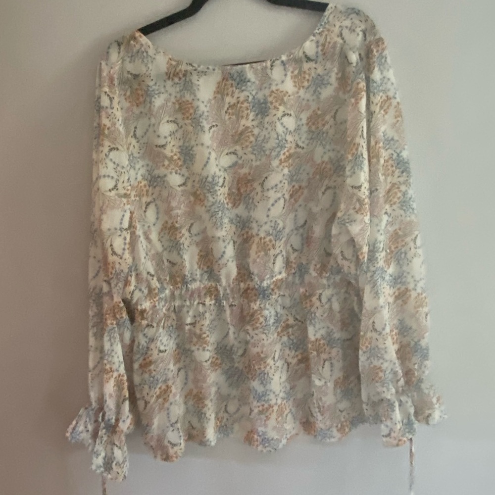 Mod Lusive Flattering Blouse - image 6